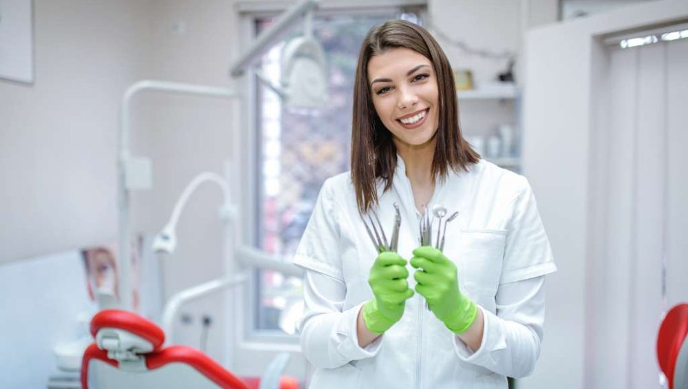 dentysta a stomatolog czym się różnią