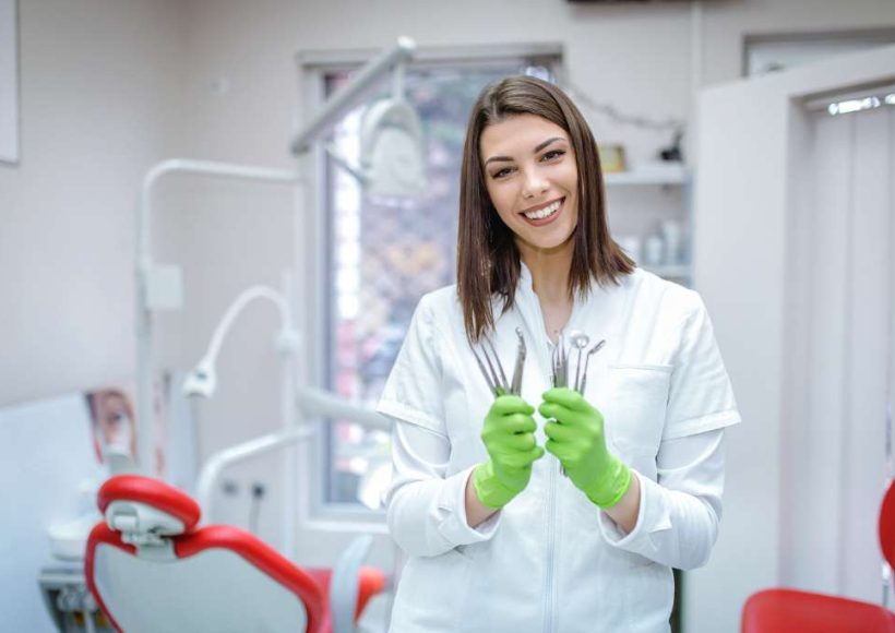 dentysta a stomatolog czym się różnią