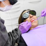 Zabiegi stomatologiczne, które można wykonać przy pomocy lasera diodowego