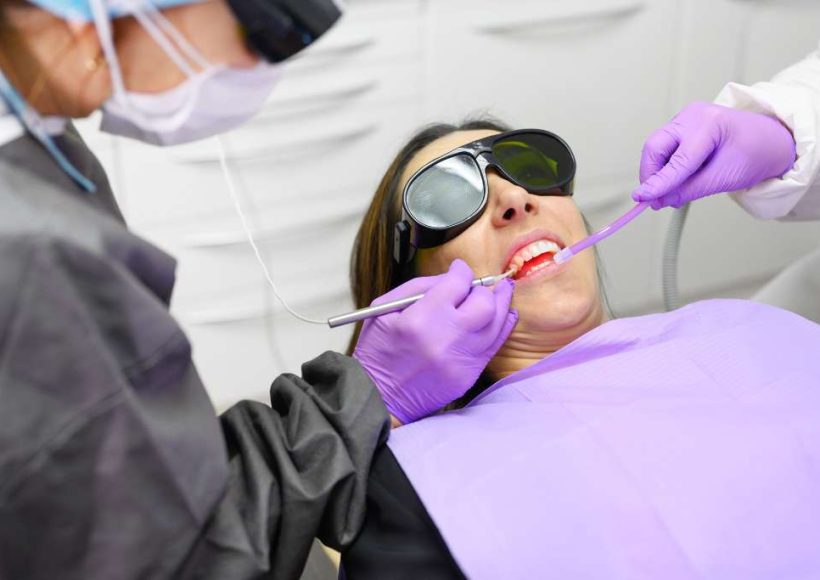 Zabiegi stomatologiczne, które można wykonać przy pomocy lasera diodowego